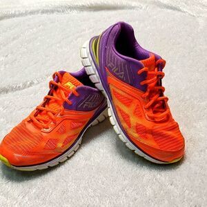 Filas size 6 womans 